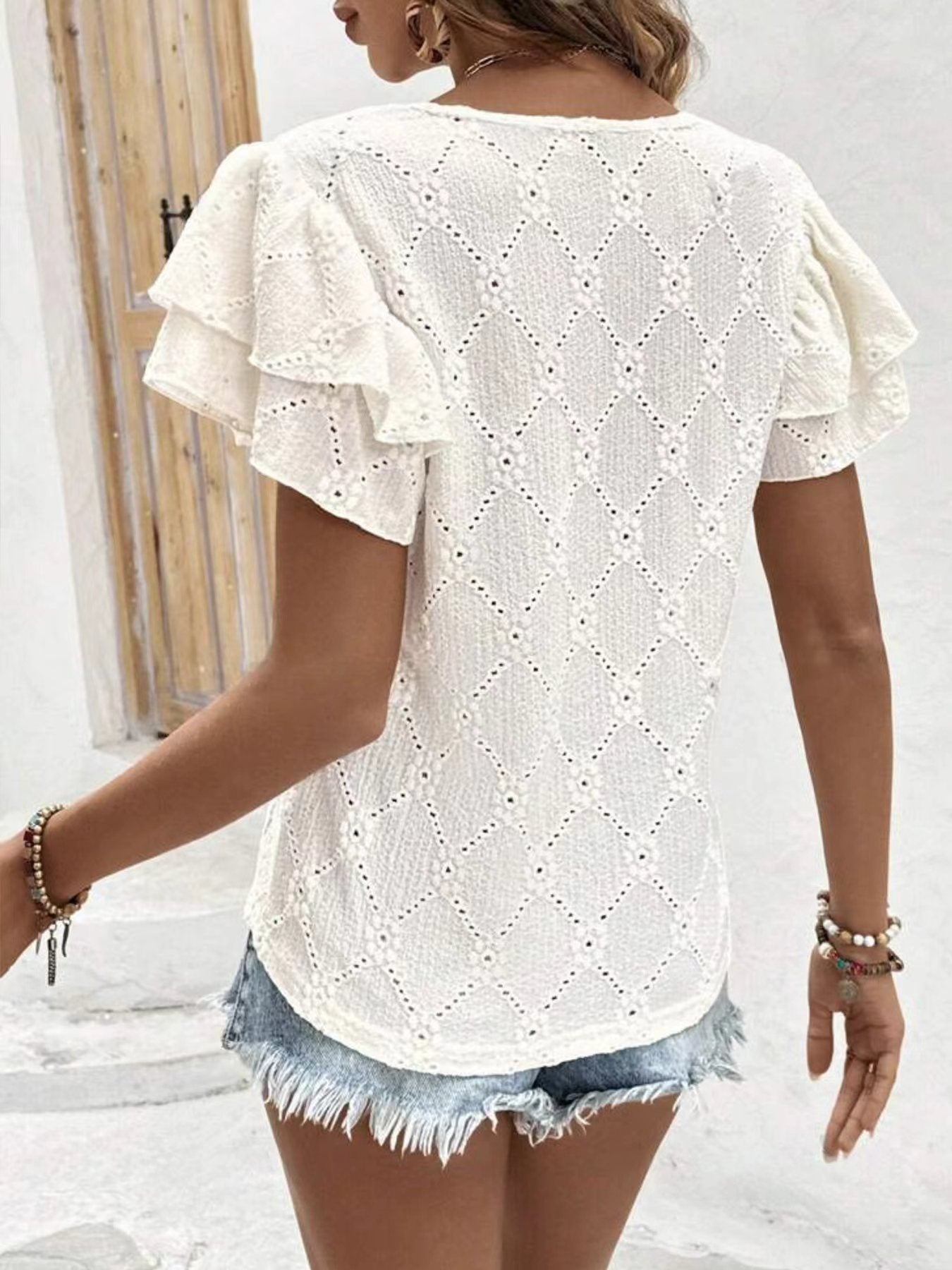 Top blanc brodé en dentelle ajourée
